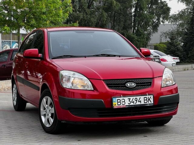 Красный Киа Рио, объемом двигателя 14 л и пробегом 127 тыс. км за 5850 $, фото 1 на Automoto.ua