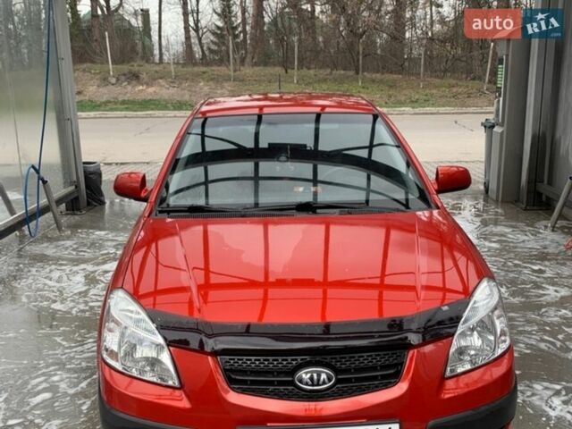 Красный Киа Рио, объемом двигателя 1.4 л и пробегом 127 тыс. км за 5300 $, фото 1 на Automoto.ua