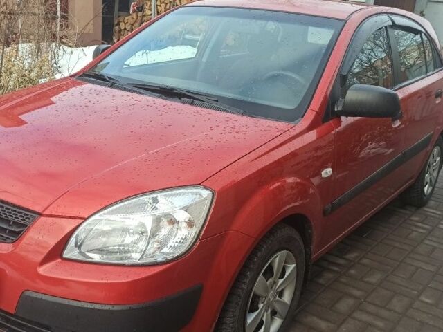 Червоний Кіа Ріо, об'ємом двигуна 1.4 л та пробігом 250 тис. км за 4300 $, фото 1 на Automoto.ua