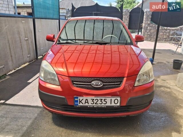 Червоний Кіа Ріо, об'ємом двигуна 1.4 л та пробігом 190 тис. км за 3800 $, фото 1 на Automoto.ua