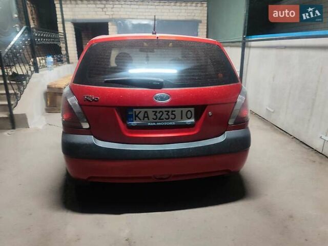 Красный Киа Рио, объемом двигателя 1.4 л и пробегом 200 тыс. км за 4500 $, фото 1 на Automoto.ua