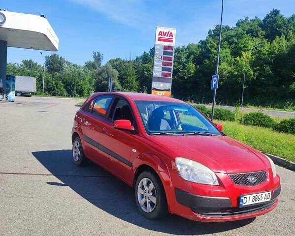 Червоний Кіа Ріо, об'ємом двигуна 1.4 л та пробігом 161 тис. км за 4200 $, фото 1 на Automoto.ua