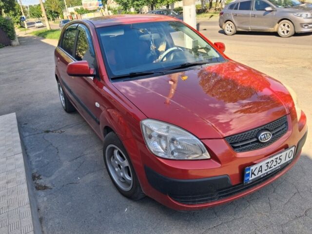Червоний Кіа Ріо, об'ємом двигуна 1.4 л та пробігом 230 тис. км за 3999 $, фото 1 на Automoto.ua