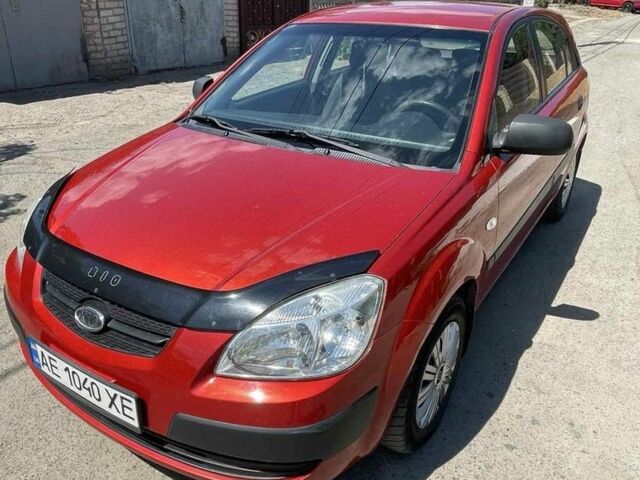Красный Киа Рио, объемом двигателя 1.4 л и пробегом 205 тыс. км за 4599 $, фото 1 на Automoto.ua