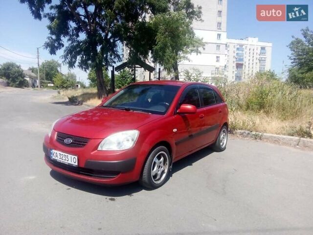 Червоний Кіа Ріо, об'ємом двигуна 1.4 л та пробігом 237 тис. км за 4000 $, фото 1 на Automoto.ua