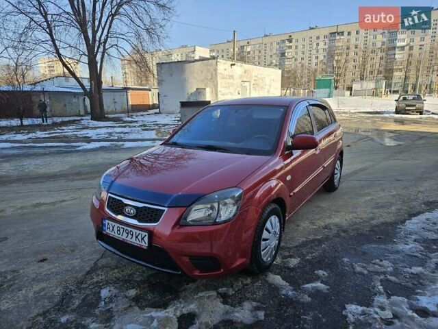 Красный Киа Рио, объемом двигателя 1.4 л и пробегом 110 тыс. км за 6500 $, фото 1 на Automoto.ua