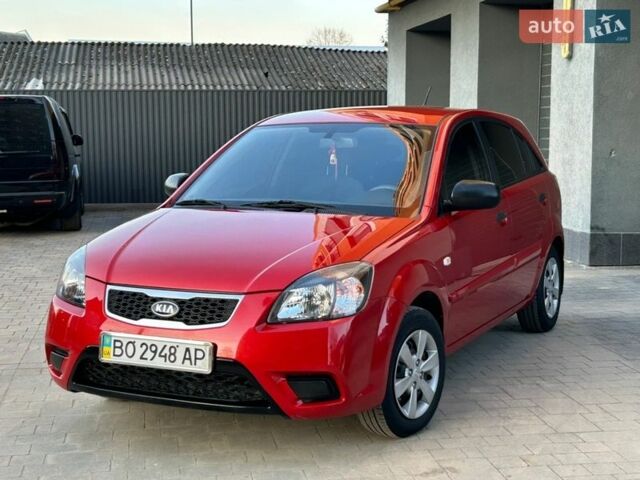 Красный Киа Рио, объемом двигателя 1.4 л и пробегом 120 тыс. км за 5450 $, фото 1 на Automoto.ua