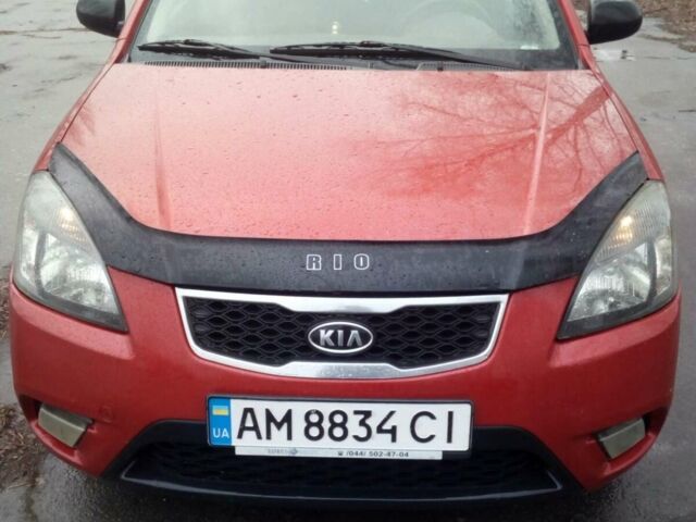 Червоний Кіа Ріо, об'ємом двигуна 1.4 л та пробігом 180 тис. км за 4000 $, фото 1 на Automoto.ua