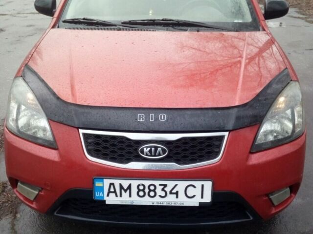 Красный Киа Рио, объемом двигателя 1.4 л и пробегом 180 тыс. км за 4000 $, фото 1 на Automoto.ua