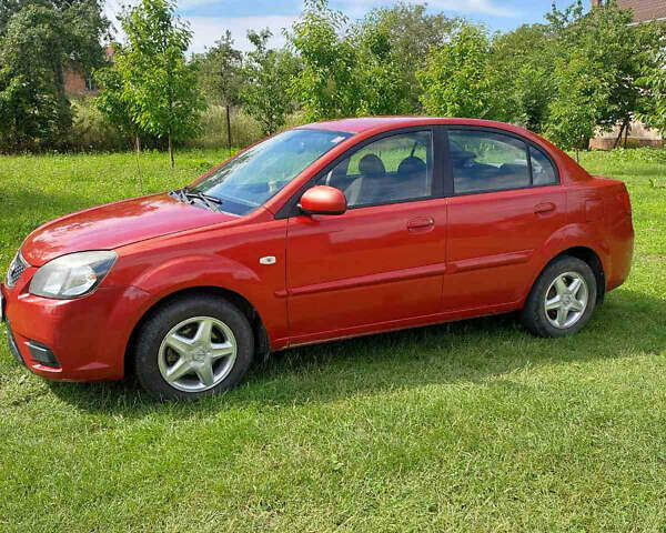 Красный Киа Рио, объемом двигателя 1.4 л и пробегом 195 тыс. км за 5616 $, фото 1 на Automoto.ua