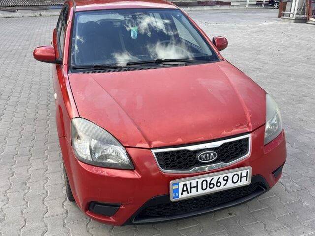 Червоний Кіа Ріо, об'ємом двигуна 1.4 л та пробігом 267 тис. км за 3500 $, фото 1 на Automoto.ua