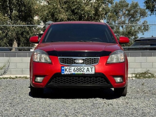 Красный Киа Рио, объемом двигателя 1.4 л и пробегом 211 тыс. км за 5500 $, фото 1 на Automoto.ua