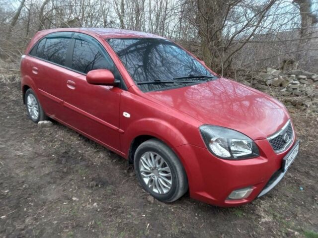 Красный Киа Рио, объемом двигателя 1.4 л и пробегом 159 тыс. км за 4500 $, фото 1 на Automoto.ua