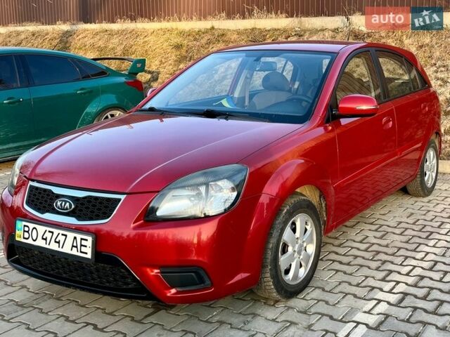 Червоний Кіа Ріо, об'ємом двигуна 1.4 л та пробігом 171 тис. км за 5700 $, фото 1 на Automoto.ua