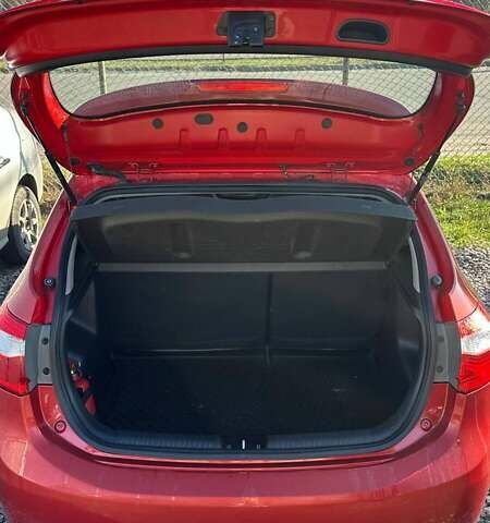 Красный Киа Рио, объемом двигателя 1.59 л и пробегом 103 тыс. км за 7129 $, фото 1 на Automoto.ua