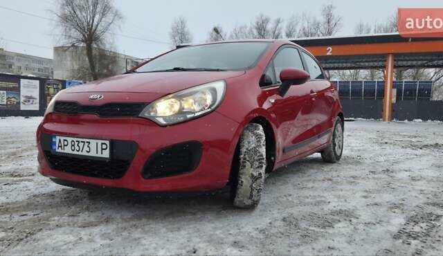 Красный Киа Рио, объемом двигателя 1.12 л и пробегом 97 тыс. км за 6700 $, фото 1 на Automoto.ua
