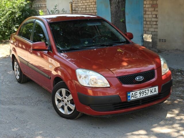 Красный Киа Рио, объемом двигателя 1.4 л и пробегом 215 тыс. км за 4589 $, фото 1 на Automoto.ua