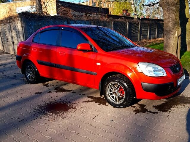 Красный Киа Рио, объемом двигателя 1.4 л и пробегом 270 тыс. км за 3300 $, фото 1 на Automoto.ua