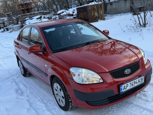 Червоний Кіа Ріо, об'ємом двигуна 1.4 л та пробігом 154 тис. км за 3950 $, фото 1 на Automoto.ua