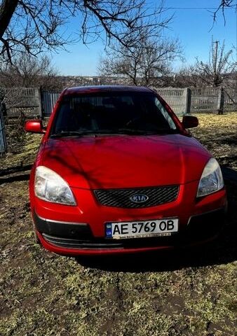 Червоний Кіа Ріо, об'ємом двигуна 1.4 л та пробігом 136 тис. км за 4200 $, фото 1 на Automoto.ua