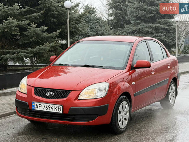 Червоний Кіа Ріо, об'ємом двигуна 1.4 л та пробігом 154 тис. км за 3600 $, фото 1 на Automoto.ua