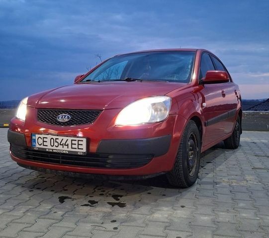 Красный Киа Рио, объемом двигателя 1.4 л и пробегом 185 тыс. км за 4500 $, фото 1 на Automoto.ua