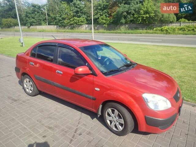 Красный Киа Рио, объемом двигателя 1.4 л и пробегом 180 тыс. км за 4600 $, фото 1 на Automoto.ua
