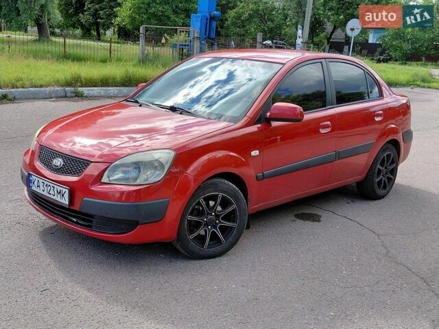 Красный Киа Рио, объемом двигателя 1.4 л и пробегом 240 тыс. км за 3750 $, фото 1 на Automoto.ua