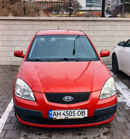 Красный Киа Рио, объемом двигателя 1.4 л и пробегом 143 тыс. км за 3381 $, фото 1 на Automoto.ua