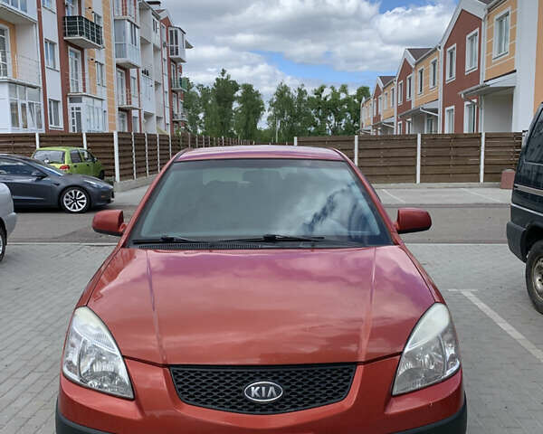 Красный Киа Рио, объемом двигателя 1.5 л и пробегом 277 тыс. км за 3400 $, фото 1 на Automoto.ua