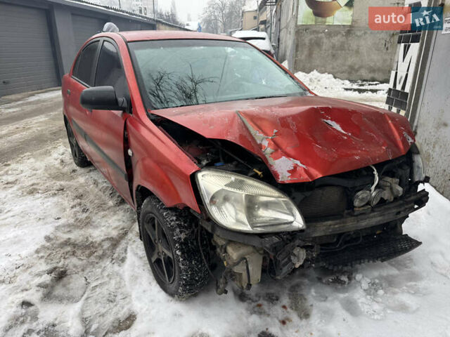 Червоний Кіа Ріо, об'ємом двигуна 1.4 л та пробігом 240 тис. км за 1750 $, фото 1 на Automoto.ua