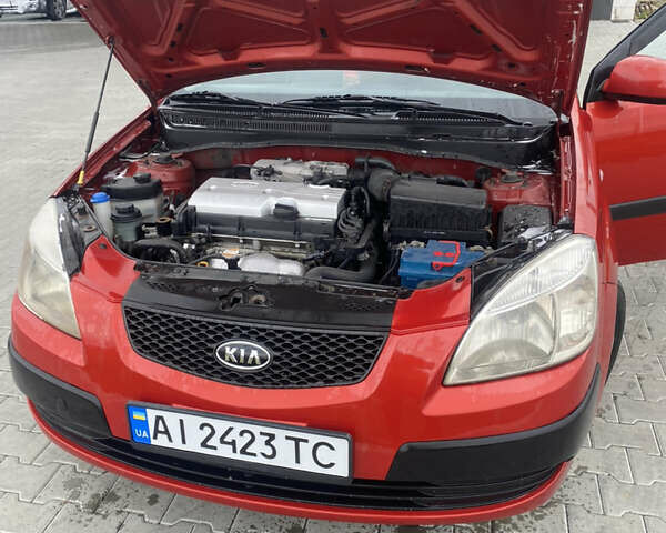 Кіа Ріо 2008 у Бородянке на Automoto.ua Червоний Кіа Ріо, об'ємом двигуна 1.4 л та пробігом 290 тис. км за 3999 $, фото 1 на Automoto.ua