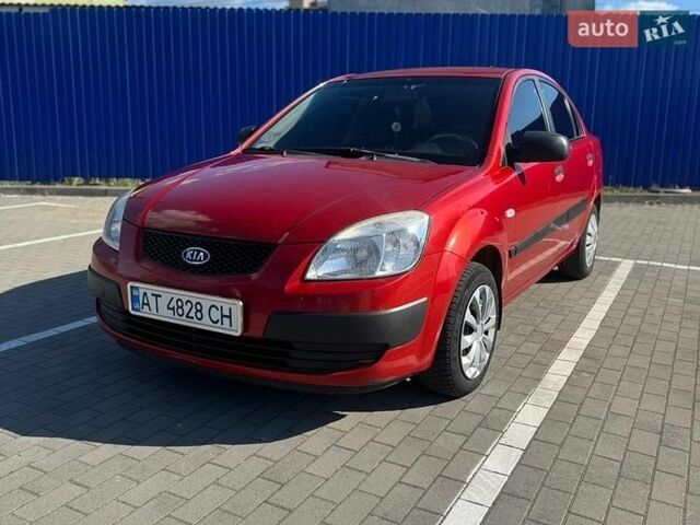 Красный Киа Рио, объемом двигателя 1.4 л и пробегом 240 тыс. км за 3700 $, фото 1 на Automoto.ua