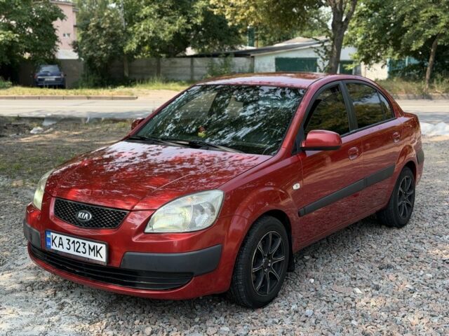 Червоний Кіа Ріо, об'ємом двигуна 1.4 л та пробігом 240 тис. км за 3600 $, фото 1 на Automoto.ua