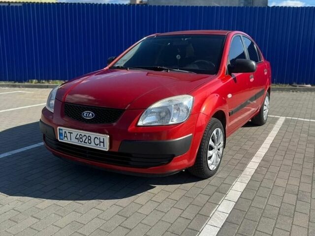 Красный Киа Рио, объемом двигателя 1.4 л и пробегом 240 тыс. км за 3400 $, фото 1 на Automoto.ua