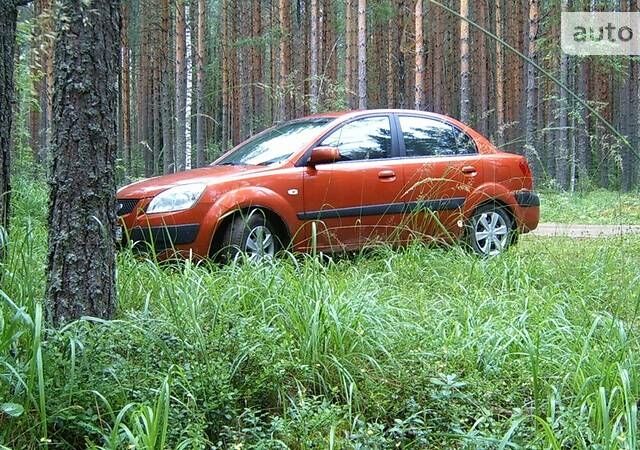 Красный Киа Рио, объемом двигателя 1.4 л и пробегом 135 тыс. км за 5300 $, фото 1 на Automoto.ua