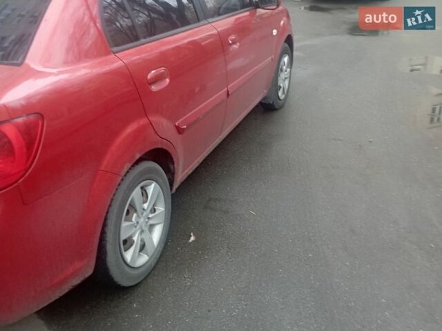 Красный Киа Рио, объемом двигателя 1.5 л и пробегом 364 тыс. км за 4500 $, фото 1 на Automoto.ua