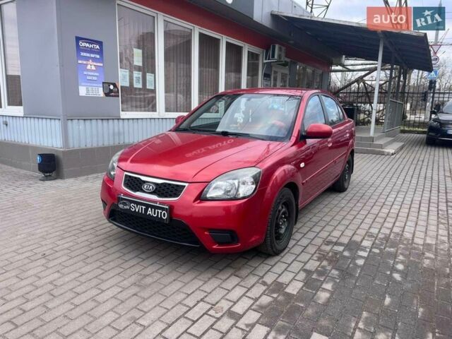 Красный Киа Рио, объемом двигателя 1.4 л и пробегом 113 тыс. км за 5100 $, фото 1 на Automoto.ua