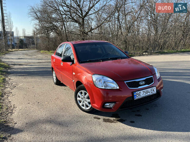 Красный Киа Рио, объемом двигателя 1.4 л и пробегом 398 тыс. км за 3600 $, фото 1 на Automoto.ua