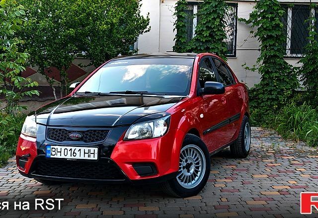 Красный Киа Рио, объемом двигателя 1.4 л и пробегом 208 тыс. км за 3950 $, фото 1 на Automoto.ua
