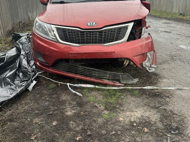 Красный Киа Рио, объемом двигателя 1.4 л и пробегом 200 тыс. км за 2500 $, фото 1 на Automoto.ua