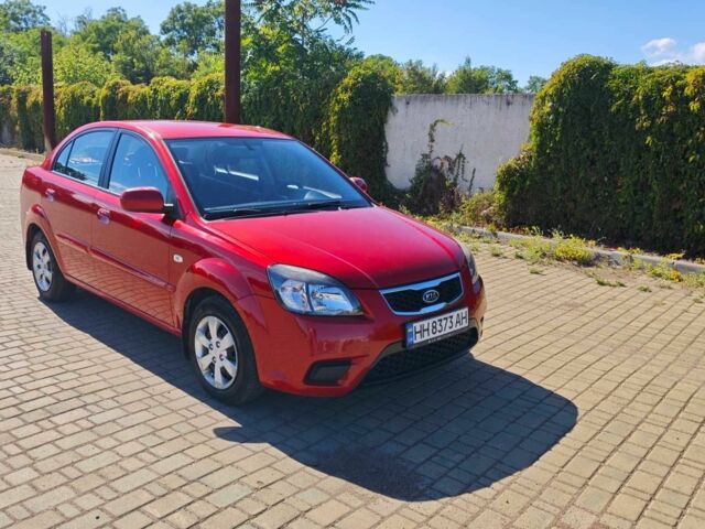 Красный Киа Рио, объемом двигателя 1.4 л и пробегом 142 тыс. км за 5699 $, фото 1 на Automoto.ua