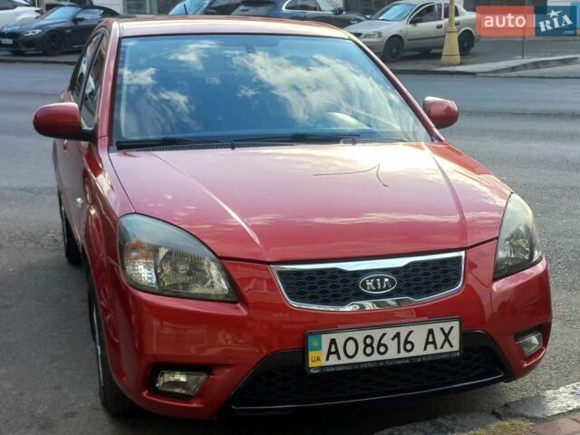 Красный Киа Рио, объемом двигателя 1.4 л и пробегом 198 тыс. км за 7500 $, фото 1 на Automoto.ua