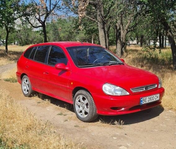 Червоний Кіа Ріо, об'ємом двигуна 1.5 л та пробігом 180 тис. км за 2650 $, фото 1 на Automoto.ua