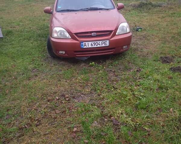 Красный Киа Рио, объемом двигателя 1.5 л и пробегом 320 тыс. км за 1300 $, фото 1 на Automoto.ua