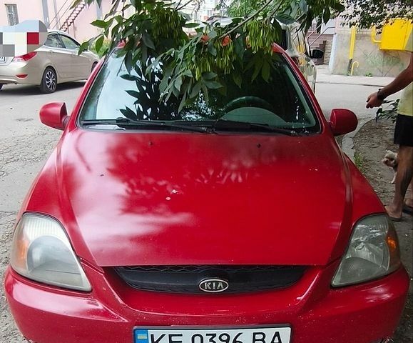 Красный Киа Рио, объемом двигателя 1.5 л и пробегом 317 тыс. км за 1904 $, фото 1 на Automoto.ua