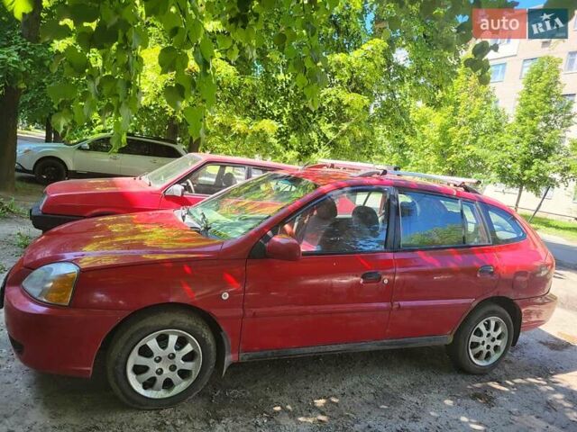 Красный Киа Рио, объемом двигателя 1.34 л и пробегом 330 тыс. км за 2299 $, фото 1 на Automoto.ua