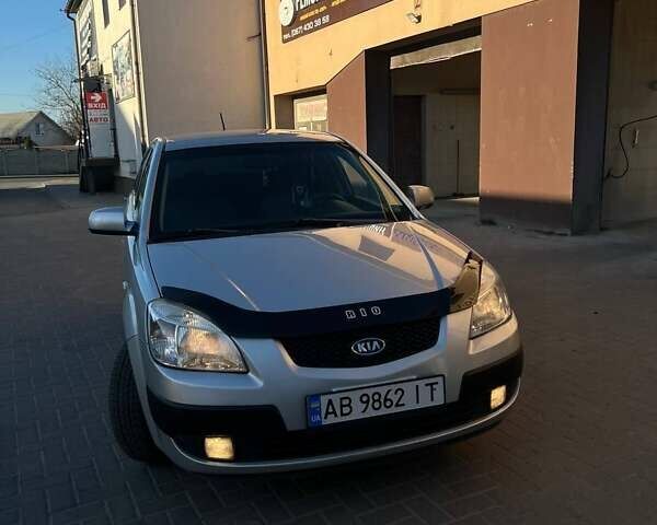 Серый Киа Рио, объемом двигателя 1.49 л и пробегом 198 тыс. км за 4800 $, фото 1 на Automoto.ua