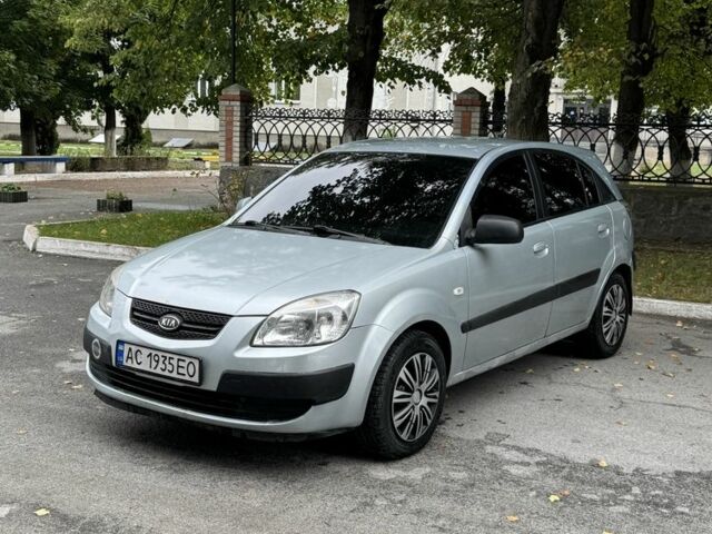 Серый Киа Рио, объемом двигателя 1.5 л и пробегом 200 тыс. км за 3293 $, фото 1 на Automoto.ua
