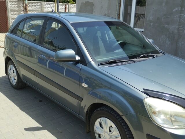 Сірий Кіа Ріо, об'ємом двигуна 1.34 л та пробігом 250 тис. км за 5000 $, фото 1 на Automoto.ua